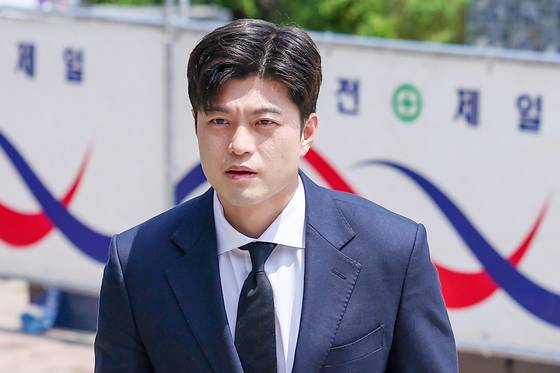 김용태 국민의힘 공동선거대책위원장이 14일 서울 동작구 보라매공원을 찾아 산업재해 희생자 위령탑에 참배하고 있다. 뉴스1