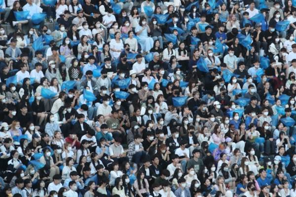 축제 즐기는 대학생들. 기사의 이해를 돕기 위한 이미지로 기사 내용과 직접 관련이 없습니다. 뉴시스
