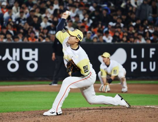 투구하는 한승혁. 사진[연합뉴스]