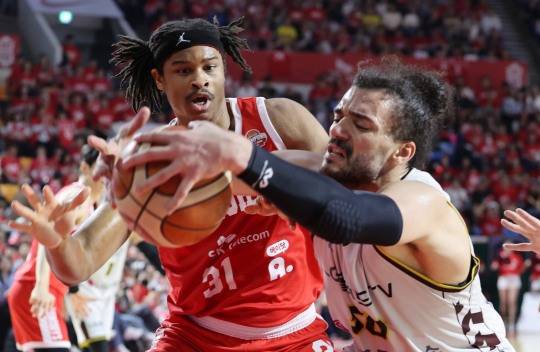 접전. 사진[연합뉴스]