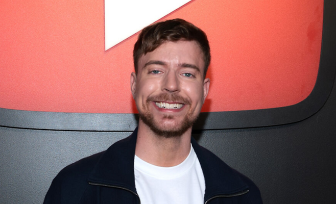 유튜브 채널 구독자 수 전 세계 1위인 ‘미스터 비스트’(Mr Beast, 본명 지미 도널드슨)가 멕시코 유적지 방문 콘텐츠에서 현장촬영이 금지되자 가공 처리한 장면을 실제 촬영본처럼 삽입해 논란이 일고 있다. [사진출처 = SNS]