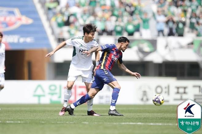전북 현대 박진섭(사진 왼쪽). 사진=한국프로축구연맹