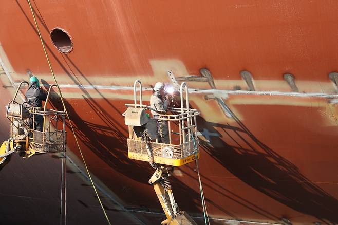 조선소 선박 용접 작업/사진제공=영암군
