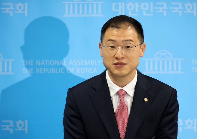 이준석 개혁신당 대선 후보가 김상욱 무소속 의원에 대해 언급했다. 사진은 이날 이재명 더불어민주당 대선 후보 지지 선언을 한 김 의원. /사진=뉴시스