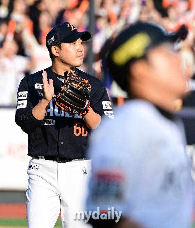 2025년 3월 22일 오후 경기도 수원KT위즈파크에서 '2025 신한 SOL뱅크 KBO 리그' 한화 이글스와 KT 위즈의 경기. 한화 주현상이 4-3으로 승리한 뒤 기뻐하고 있다./마이데일리