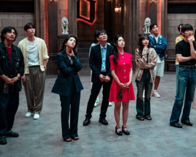 '데블스 플랜 2' 참가자들이 게임 설명을 듣고 있다. / 넷플릭스 '데블스 플랜 2' 캡처