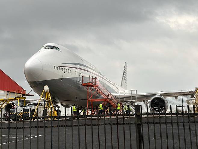 지난 2일 미국 텍사스주 샌안토니오 국제공항에 카타르 왕실이 사용하는 보잉747이 세워져 있는 모습 [AP]