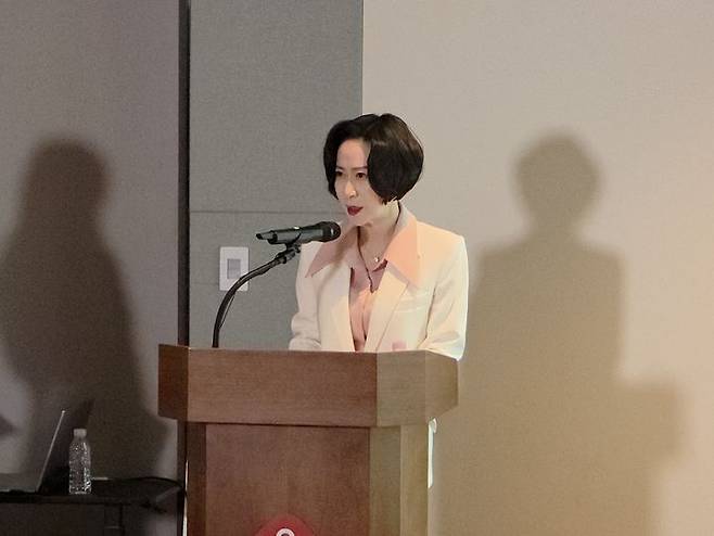 [서울=뉴시스] 이주혜 기자 = 14일 서울 송파구 롯데월드타워 신격호기념관에서 열린 '2025 독립유공자 후손 장학금 수여식'에서 장혜선 롯데장학재단 이사장이 인사말을 하고 있다. 2025.05.14. *재판매 및 DB 금지