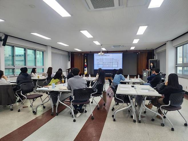 [창원=뉴시스]창원교육지원청, 기간제교원 호봉획정 지원 다모임 개최.(사진=창원교육지원청 제공) 2025.05.15.photo@newsis.com *재판매 및 DB 금지