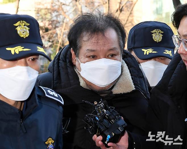 정치인으로부터 억대 불법 정치자금을 수수한 혐의를 받는 '건진법사' 전성배 씨. 황진환 기자