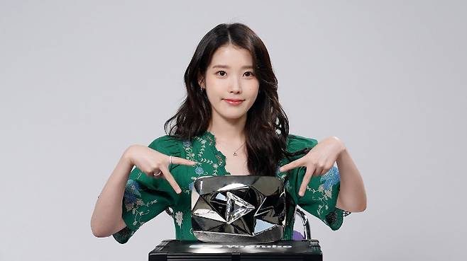 가수 겸 배우 아이유 유튜브 영상 캡처