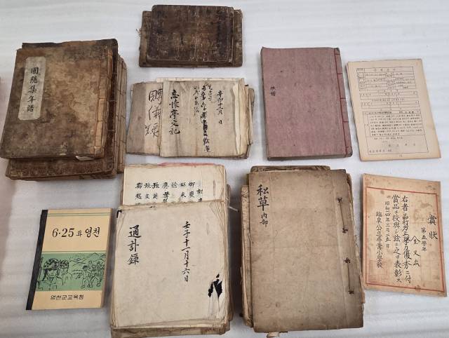 ▲영천시, 영천시립박물관 전시용 6차 유물 공개 구입 완료ⓒ영천시청 제공