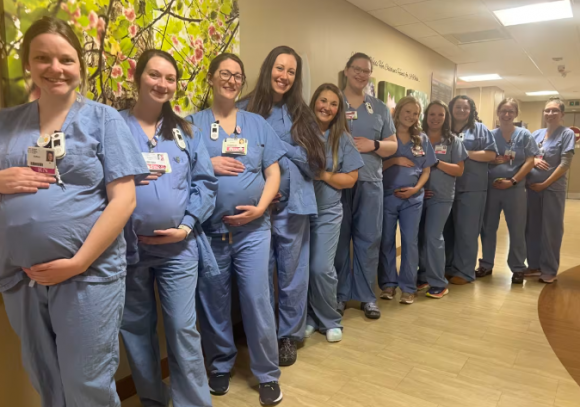 미국의 한 병원 산부인과 분만실 근무 간호사 14명이 동시에 임신 중이라는 사실이 전해져 화제가 되고 있다. HSHS St. Vincent Hospital 제공