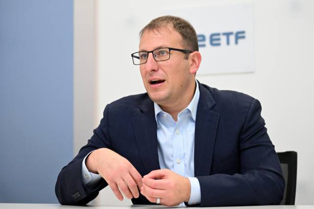 제러미 슈워츠 위즈덤트리 최고투자책임자(CIO)가 14일 서울 여의도 FKI타워에서 서울경제신문과 인터뷰를 하고 있다 . 조태형 기자