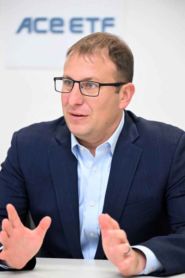 제러미 슈워츠 위즈덤트리 최고투자책임자(CIO)가 14일 서울 여의도 FKI타워에서 서울경제신문과 인터뷰를 하고 있다 . 조태형 기자