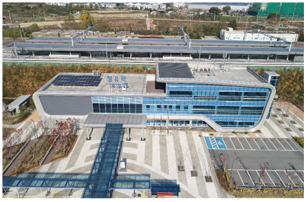 2019년 건립된 김해 장유역 역사. 부전~마산 복선전철 개통이 지연됨에 따라 장기 방치되고 있다. 사진 제공=경남도