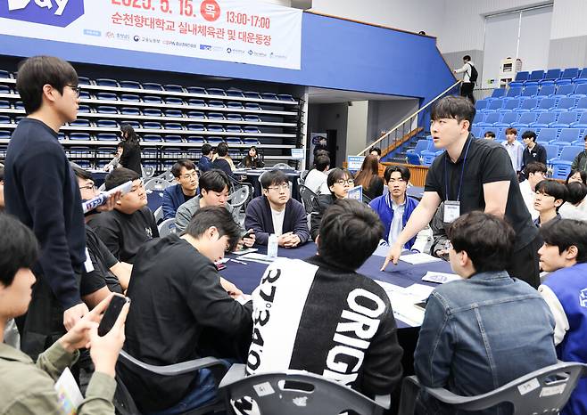 현직자 그룹 멘토링을 하고 있는 모습 ⓒ순천향대학교