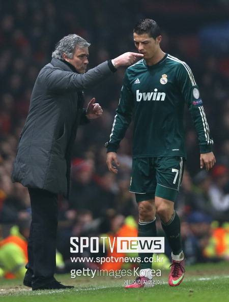 튀르키예 매체 ‘하베르투르크’는 무리뉴 감독이 페네르바체를 떠나 포르투갈 대표팀에 부임할 가능성이 커졌다. 포르투갈축구협회와 무리뉴 감독이 사전 합의에 도달했다”라고 보도했다. 해당 소식은 ‘HT스포츠’ 총괄 편집장 아흐메트 셀림 쿨의 독점이었다. 셀림 쿨이 생방송을 통해 전달한 내용에 따르면 무리뉴는 2025년 6월에 열릴 유럽축구연맹(UEFA) 네이션스리그 결승전 이후, 무리뉴 감독이 포르투갈 대표팀의 새로운 지도자로 부임할 가능성이 높다. 포르투갈축구협회는 2026년 북중미 월드컵 이후를 장기 프로젝트로 무리뉴 감독을 데려오려고 했지만, 크리스티아누 호날두 이슈로 인해 계획을 앞당기기로 했다