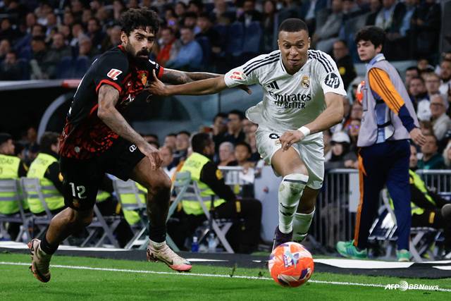 킬리안 음바페(오른쪽). /AFPBBNews=뉴스1