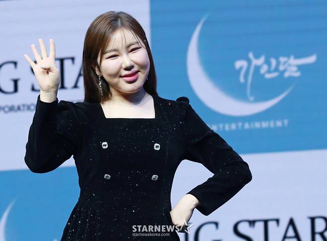 가수 송가인이 11일 오후 서울 강서구 스카이아트홀에서 진행된 정규 4집 ‘가인;달’ 발매기념 쇼케이스에서 포즈를 취하고 있다. /2025.02.11 /사진=이동훈 photoguy@