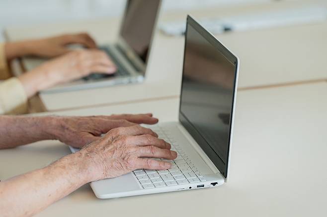 50대 때부터 노후를 대비하는 건 쉽지 않은 일이다.[사진 | 게티이미지뱅크]