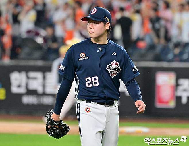 15일 오후 대전 한화생명 볼파크에서 열린 '2025 신한 SOL Bank KBO리그' 두산 베어스와 한화 이글스의 경기, 2회말 수비를 마친 두산 최승용이 더그아웃으로 향하고 있다. 대전, 김한준 기자