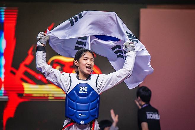 우승 세리머니 하는 이근미. [세계태권도연맹 제공. 재판매 및 DB 금지]