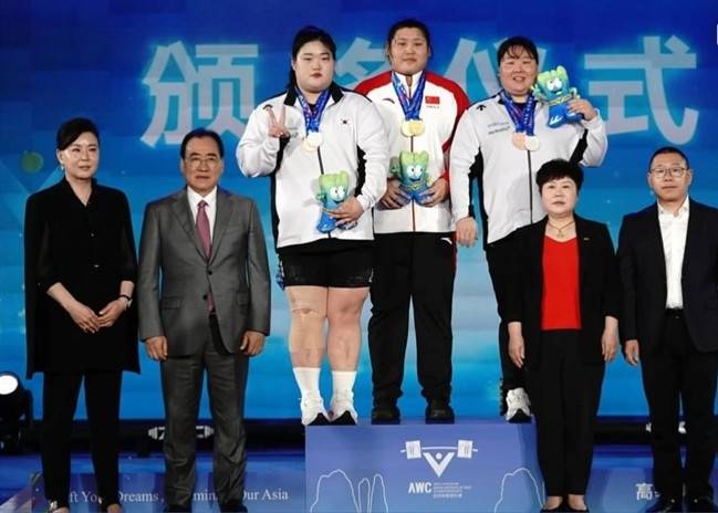 박혜정, 2025 아시아역도선수권 합계 2위…손영희는 3위 박혜정은 왼쪽 세 번째, 손영희는 오른쪽 세 번째. [아시아역도연맹 인스타그램 캡처. 재판매 및 DB 금지]
