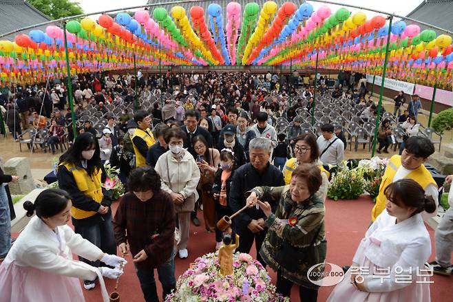 관욕의식. 주수완