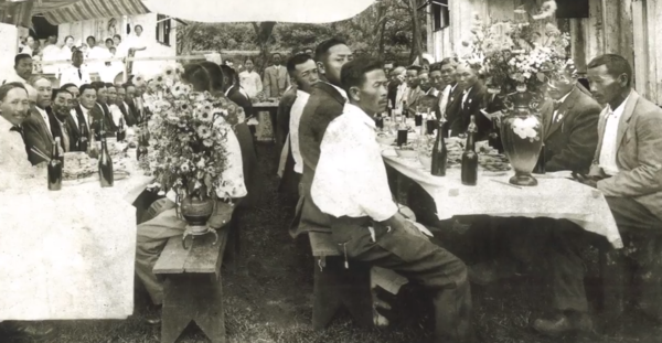 당시 하와이 사탕수수밭에서 일하던 한인 이민 1세대들 [사진 = 제물포구락구]