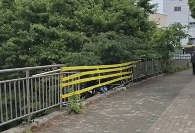 차 사고로 파손된 난간. 연합뉴스