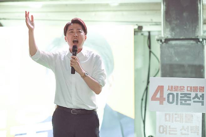 이준석 개혁신당 대선 후보가 지난 12일 서울 청계광장에서 열린 출정식에서 연설을 하고 있다. (사진=연합뉴스)