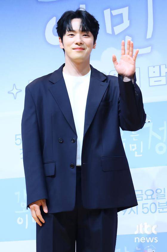 16일 오전 서울 KBS 아트홀에서 예능 프로그램 '가는정 오는정 이민정' 제작발표회가 열렸다. 황성훈 PD, 배우 이민정, 안재현, 김정현, 김재원이 참석했다. 박세완 엔터뉴스팀 기자 park.sewan@jtbc.co.kr