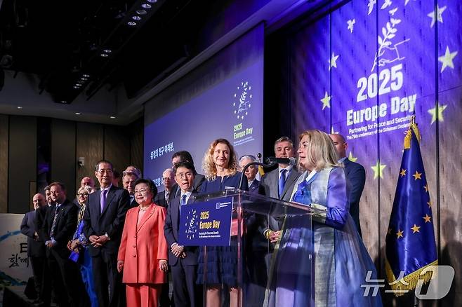 9일 2025 유럽의 날 행사에서 한복 입고 연설하는 마리아 카스티요 페르난데스 주한 EU 대사.(주한유럽연합대표부 제공)