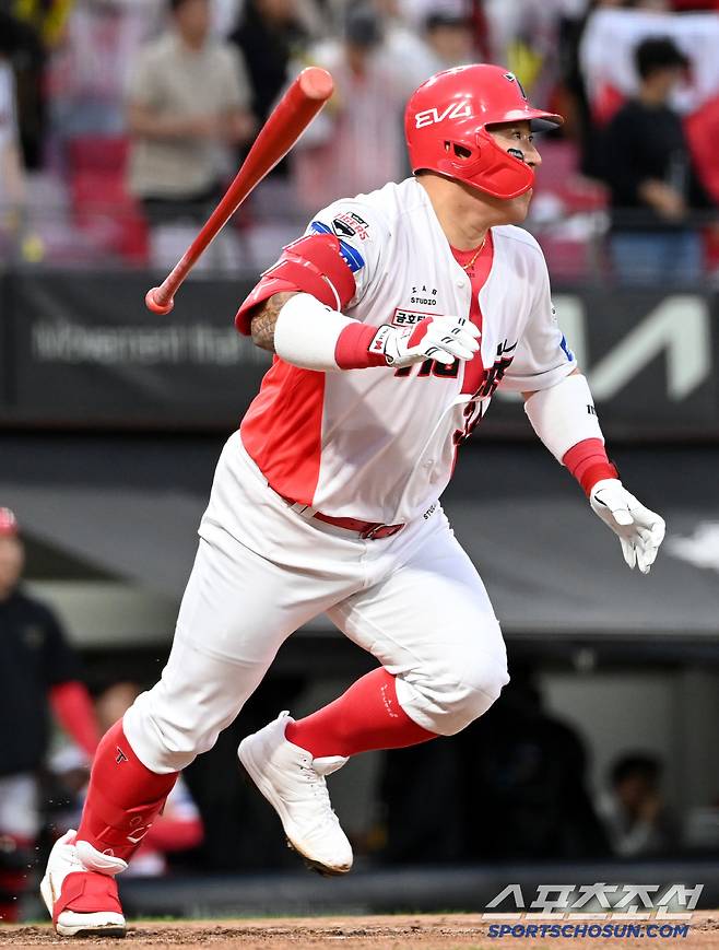 15일 광주KIA챔피언스필드에서 열린 롯데와 KIA의 경기, 2회말 KIA 최형우가 안타를 치고 있다. 광주=허상욱 기자wook@sportschosun.com/2025.05.15/