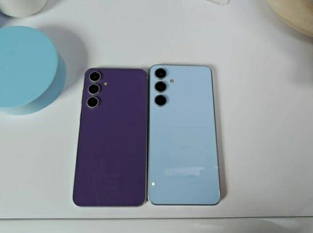 삼성 갤럭시S23 FE(좌측)과 갤럭시S24 FE(우측)의 모습 (사진=씨넷)