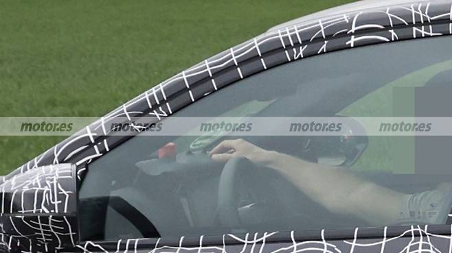 BMW 신형 5시리즈의 부분변경 모델 스파이샷(출처: motor es)