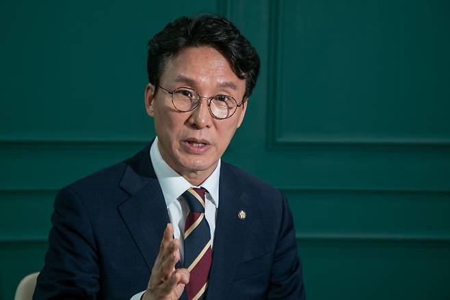 김민석 더불어민주당 상임공동선거대책위원장이 15일 오후 국회 의원회관에서 본지와 인터뷰를 하고 있다. 김 위원장은 “이재명 후보가 민주당 최초의 TK(대구·경북) 대통령이 될 것”이라며 “상당히 일 잘하는 대통령이 될 거라고 본다”고 했다./장련성 기자