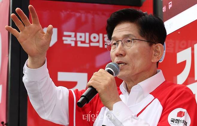 김문수 국민의힘 대선 후보가 16일 오전 경기 화성시 동탄역 앞에서 광역급행철도(GTX) 전국화 공약을 발표하고 있다. ⓒ데일리안 방규현 기자