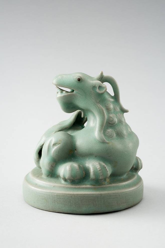 양 팀장이 가장 아끼는 유물 중 하나로 꼽은 고려 시대 ‘청자 기린 장식 향로 뚜껑’. 전남 진도 해역에서 출수된 것이다. 양순석 팀장·국립해양유산연구소 제공