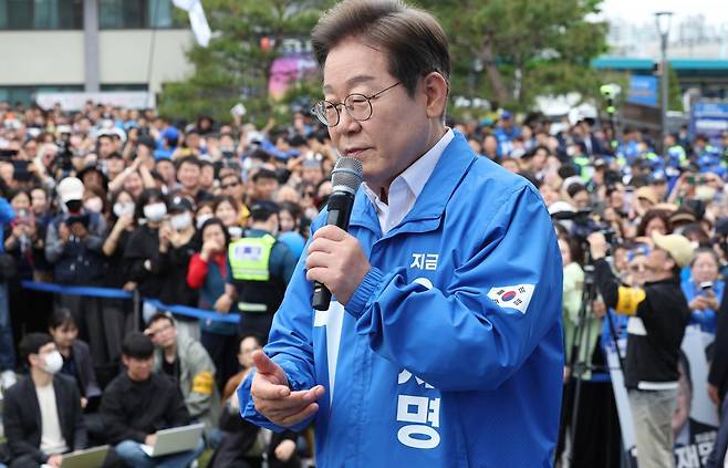 이재명 더불어민주당 대선후보가 16일 전북 익산시 익산역 동부광장에서 열린 유세에서 연설하고 있다. 2025.05.16. 사진공동취재단