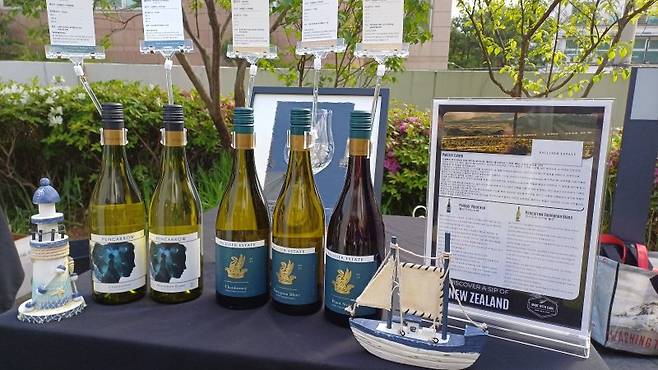 지난 2일 서울 용산구 뉴질랜드 대사관저에서 열린 '소비뇽 블랑 데이' 행사에 나온 와인 사진=이환주 기자