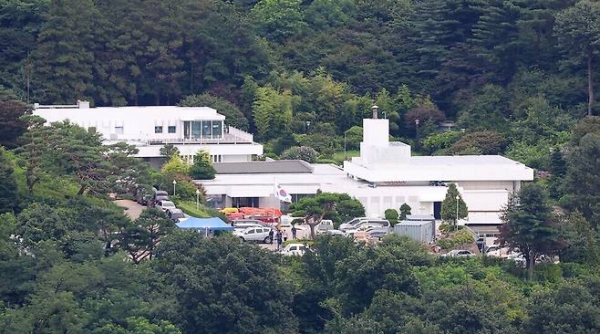 윤석열 전 대통령이 체포영장 집행에 불응하며 버틴 한남동 대통령 관저. 연합뉴스
