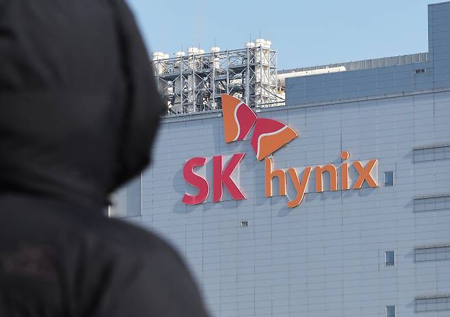 SK그룹 전체 실적을 좌지우지하고 있는 SK하이닉스의 경기도 이천시 본사 전경. 연합뉴스