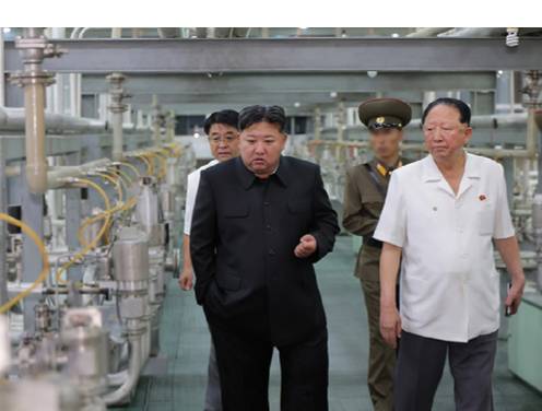 지난해 9월 김정은 북한 국무위원장이 핵무기연구소와 무기급 핵물질 생산시설을 현지지도하고 무기급 핵물질 생산에 총력을 집중해 비약적인 성과를 낼 것을 지시했다. [사진=연합뉴스]