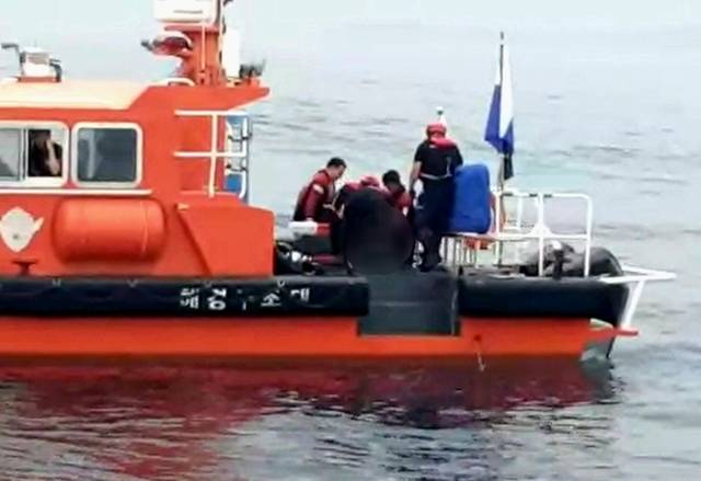 ▲ 강원 양양 북분리 해상에서 표류 중인 선장 구조한 강릉해경.강릉해양경찰서 제공