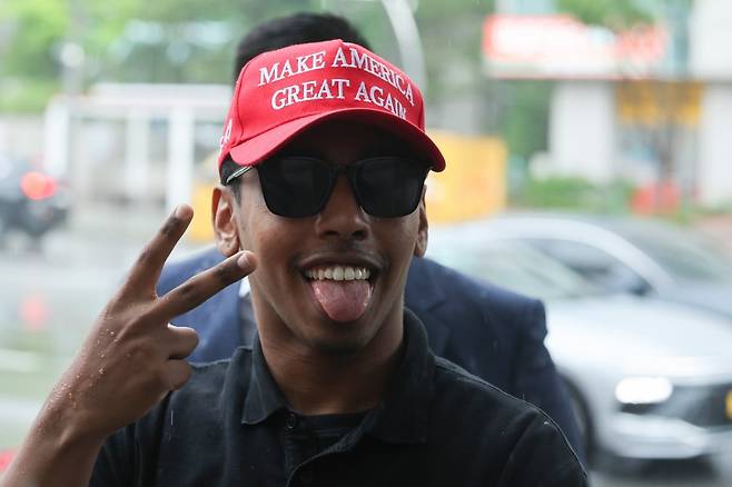 미국인 유튜버 조니 소말리(본명 램지 칼리드 이스마엘)가 서울 마포구 서울서부지법에 들어서고 있다. 사진=뉴스1