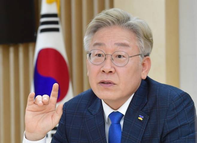 2021년 5월 25일 당시 한국경제신문과 인터뷰하는 이재명 경기도지사. / 사진=한경DB