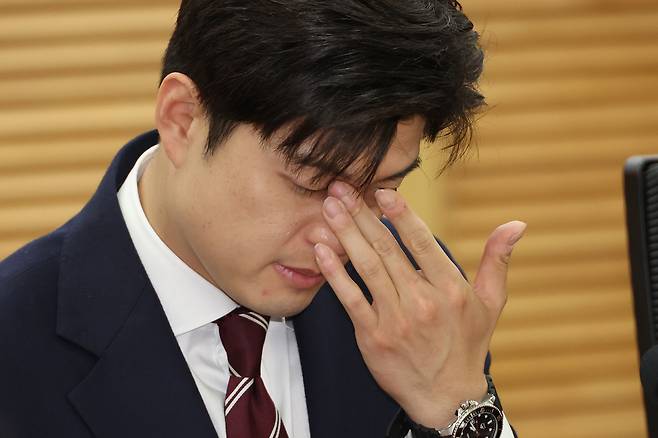 김용태 국민의힘 비상대책위원장이 16일 서울 여의도 국회 의원회관에서 열린 ‘e스포츠 지역리그의 성공적 정착 및 발전을 위한 토론회’에서 참석자들의 발언을 듣고 있다. 연합뉴스