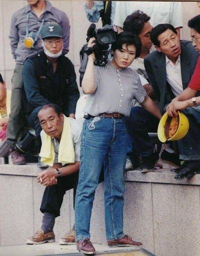 ▲1995년 6월29일 무너진 삼풍백화점 현장을 취재하던 이향진 당시 MBC 영상기자. 사진=이향진 전 영상기자 제공.